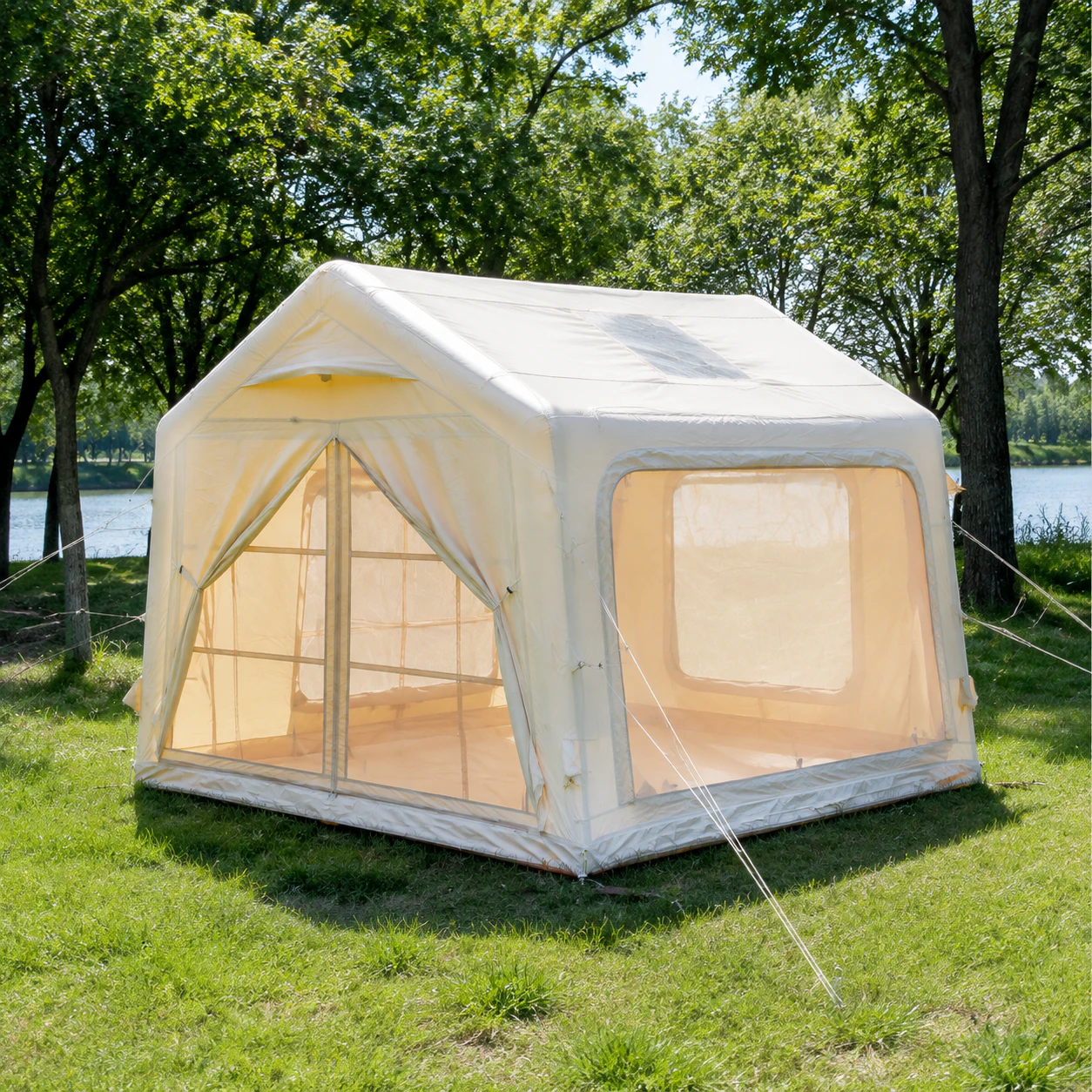 7-m²-Luftzelt mit Einzeltür und zwei kleinen Dachfenstern IT020 - Outdoor-Camping-Szene 2