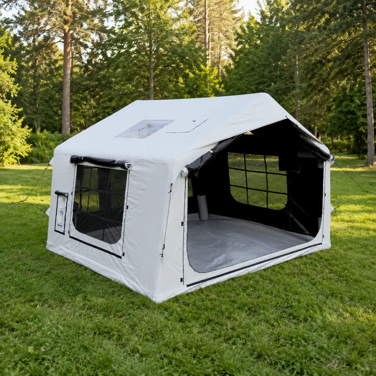 8-m²-Luftzelt IT026 mit AB-Doppeltür und zwei kleinen Dachfenstern - Outdoor-Camping-Szene 1