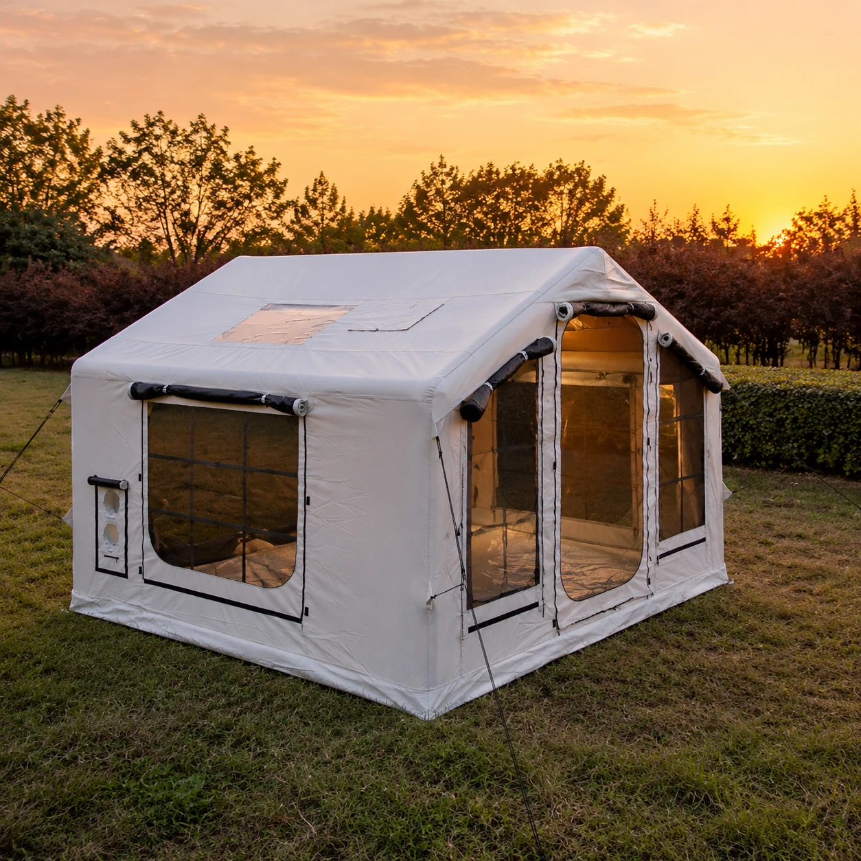 8-m²-Luftzelt IT026 mit AB-Doppeltür und zwei kleinen Dachfenstern - Outdoor-Camping-Szene 2