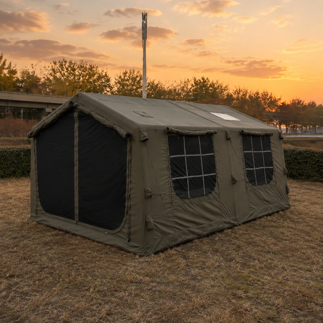 Tienda inflable IT047 de 17,28 m² con dos puertas AB y tres tragaluces pequeños - escenario de camping 1