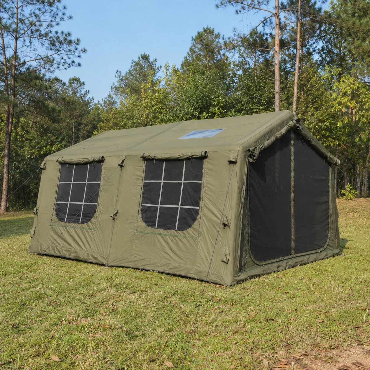 Tienda inflable IT047 de 17,28 m² con dos puertas AB y tres tragaluces pequeños - escenario de camping 2